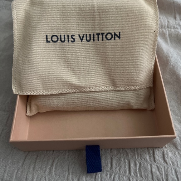 Men’s Louis Vuitton wallet - Picture 1 of 3